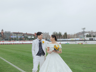 サッカー愛も王道フォトも &mdash; ピッチ貸切で叶える特別な一日