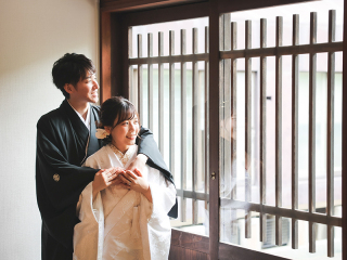 和の美しさに包まれて &mdash; 神社で叶えたにこやか和装フォト