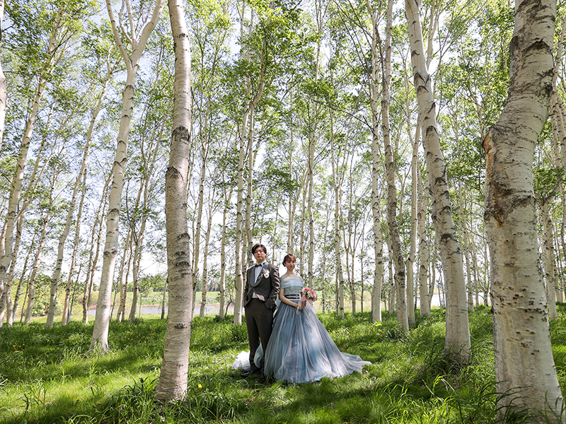 森の光に包まれるナチュラルフォト