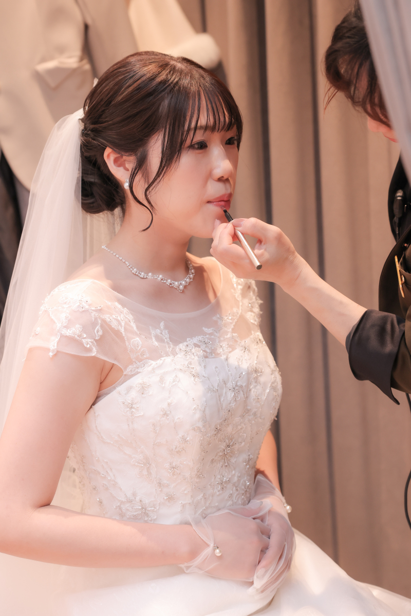 繊細なレースが綺麗な上品なウェデイングドレス
