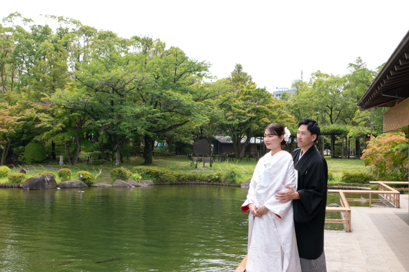 池を眺めて想いを重ねる