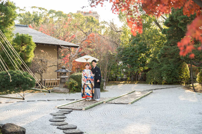 緑に染まる庭園で紡ぐ伝統美