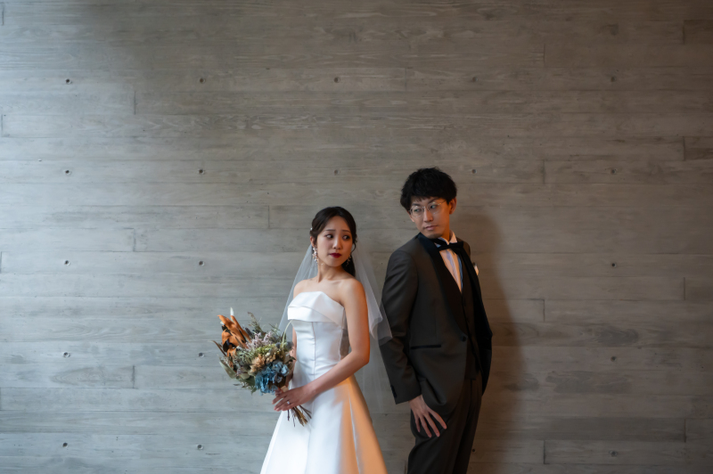  洋装×ロケーション、館内ロケーション