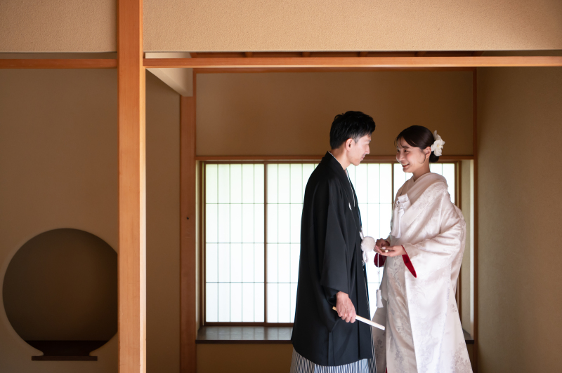 交わすやさしい笑顔