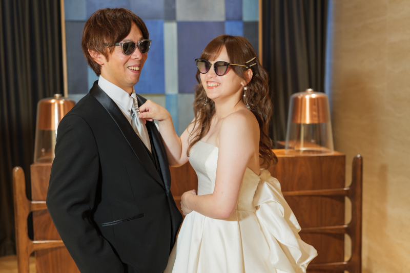 サングラスで遊ぶ大人のおしゃれ