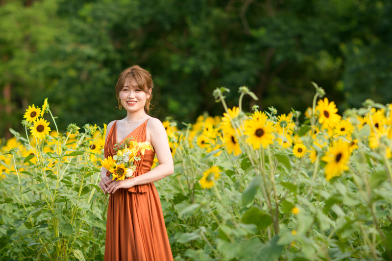 ひまわりの中で