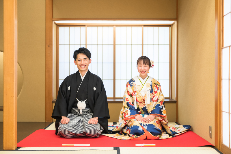 静寂の茶室で深まるふたりの気配