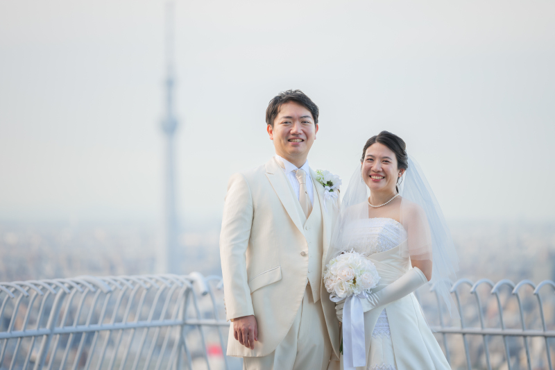 洋装×ロケーション、館内ロケーション