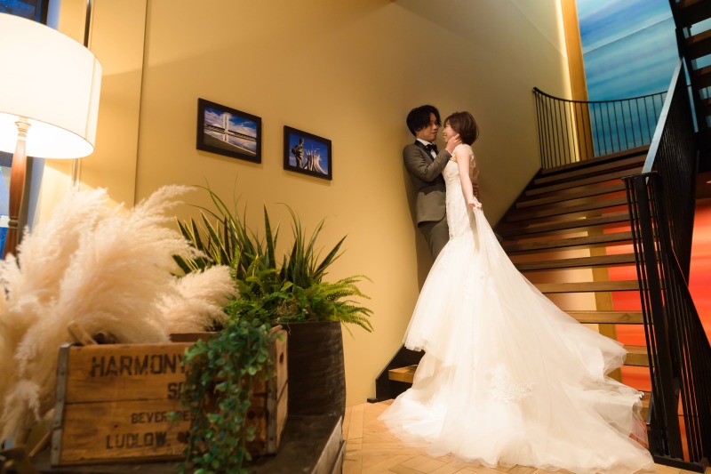 階段に差す陰影