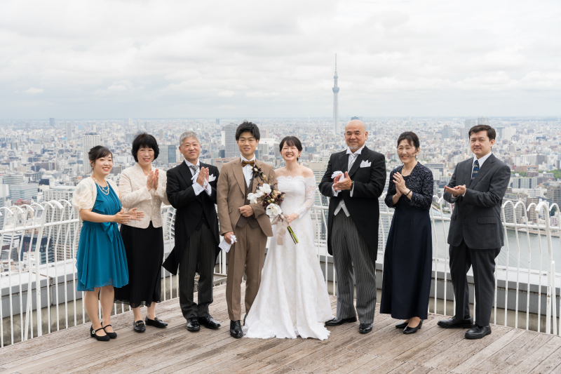 笑顔があふれる家族写真