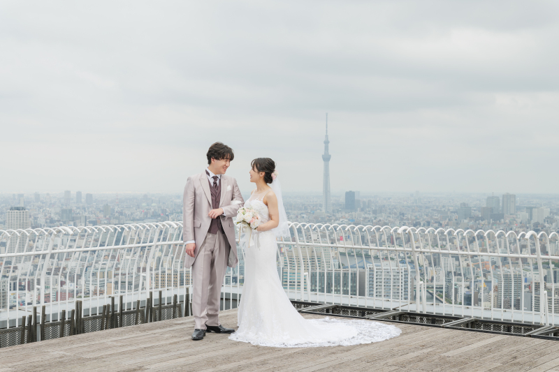 スカイツリーをバックに