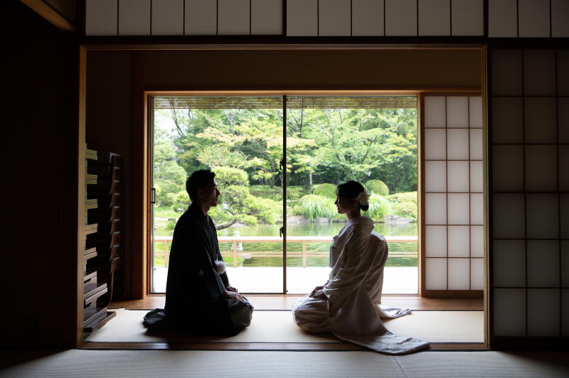 静寂に包まれた茶室での誓い
