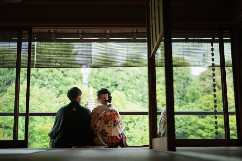 伝統を纏うふたりの横顔