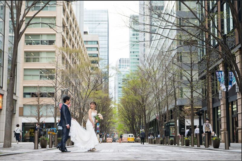 丸の内仲通りで