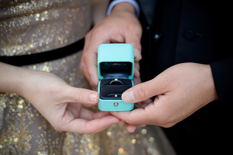 エンゲージリングを手に