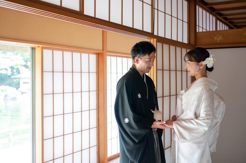 緑と白が織りなす上品な世界