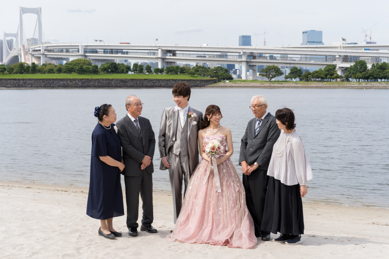 ご家族に囲まれたあたたかな笑顔