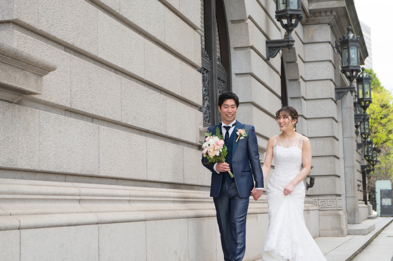 自然なポーズも似合う街並み