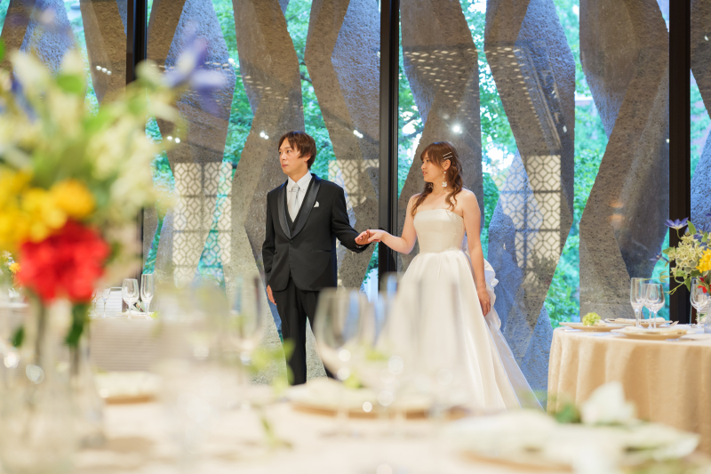 披露宴会場でのクラシカルポーズ