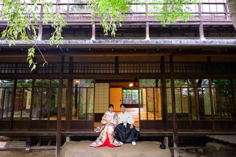 木の温もりと白の調和