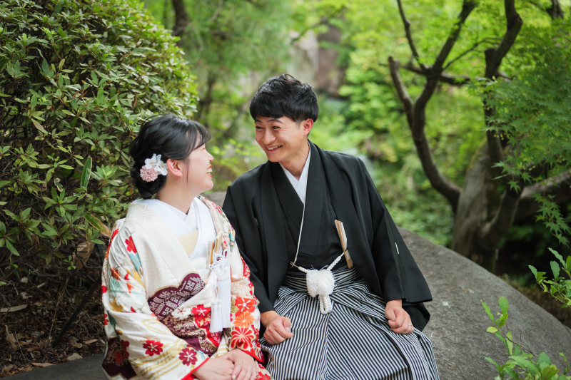 緑を背景に咲く笑顔