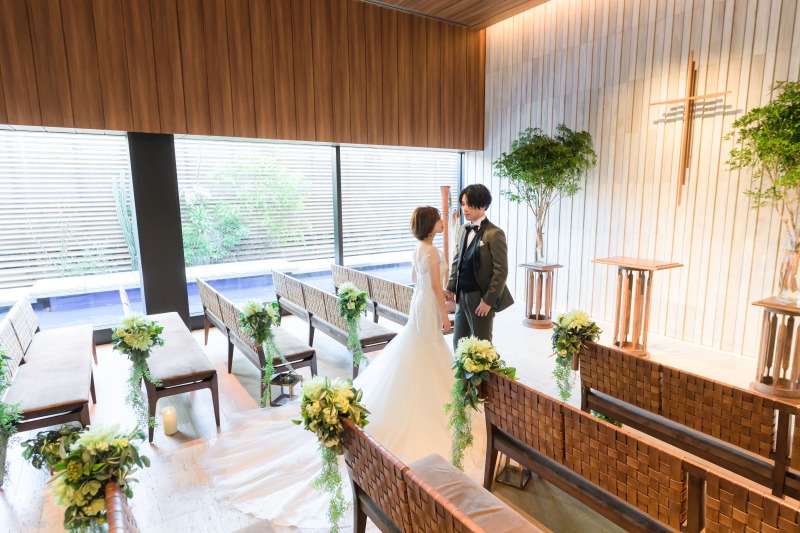 光に包まれる誓いの場