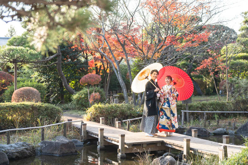 番傘がつくるやわらかな陰影