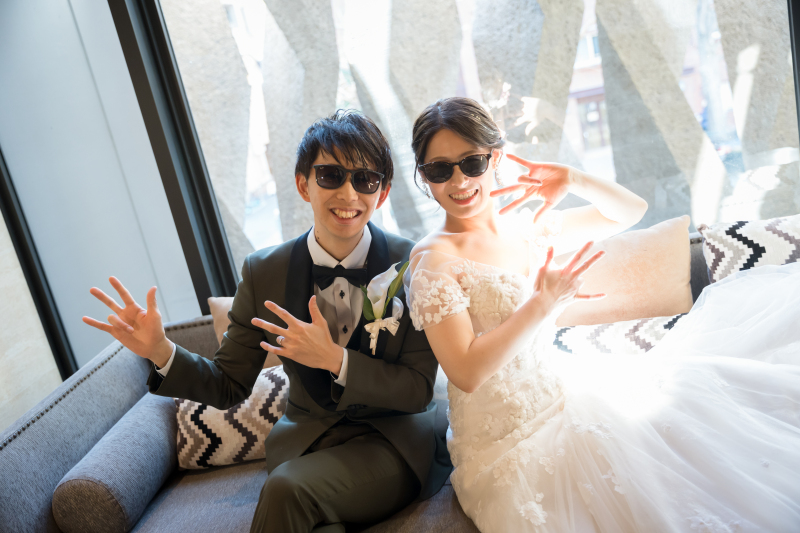 サングラス越しの遊び心