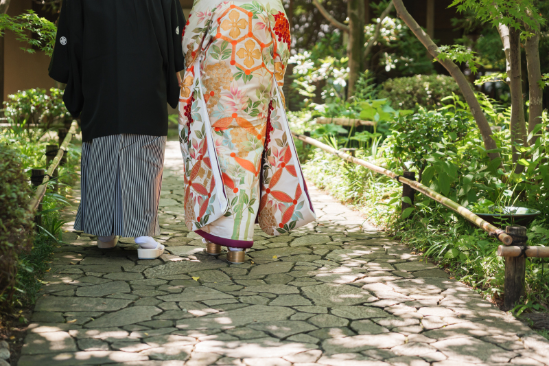 庭園を歩む和やかな時間