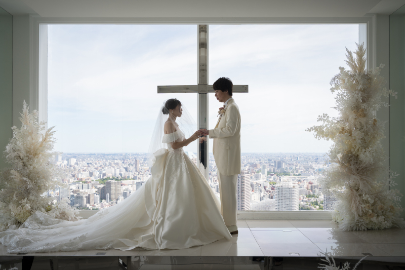 チャペルで誓うまなざし