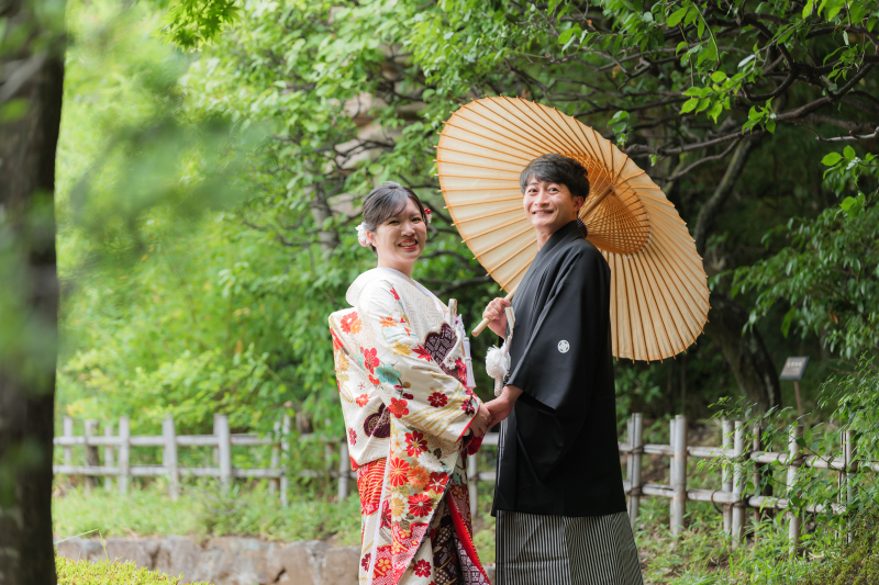 緑に映える和装の美