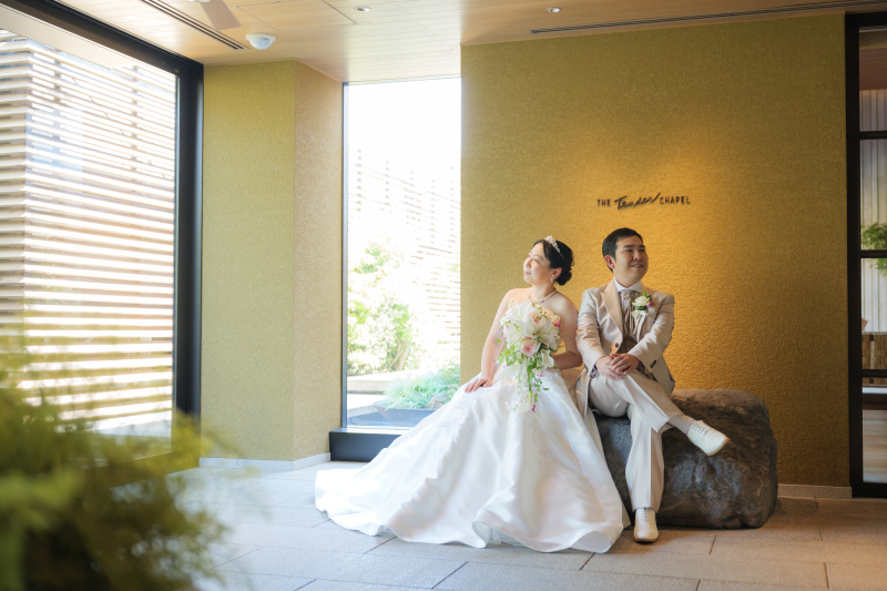 チャペルの入口で