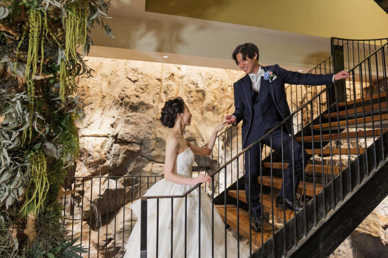 階段に差し込む柔らかな光