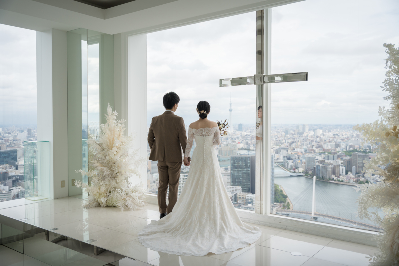 チャペルで見せる凛とした表情