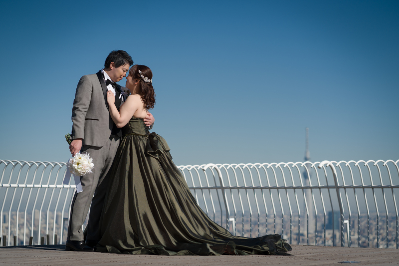 風に揺れるドレス