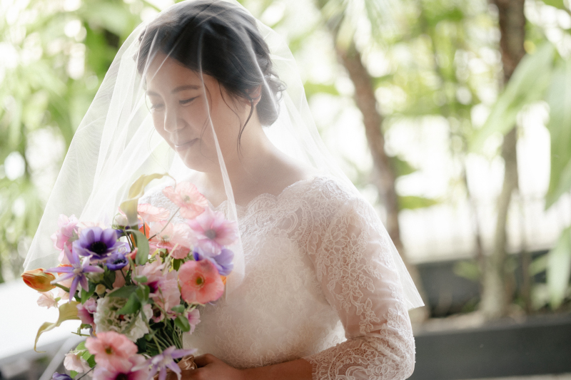 透き通るような美しい光が降り注ぐ