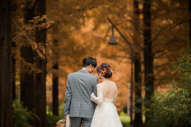 【洋装＊紅葉ロケーションフォト】新郎新婦洋装1着ずつ,ヘアメイク,データ100カット,全データレタッチ付き,移動費,撮影申請費込
