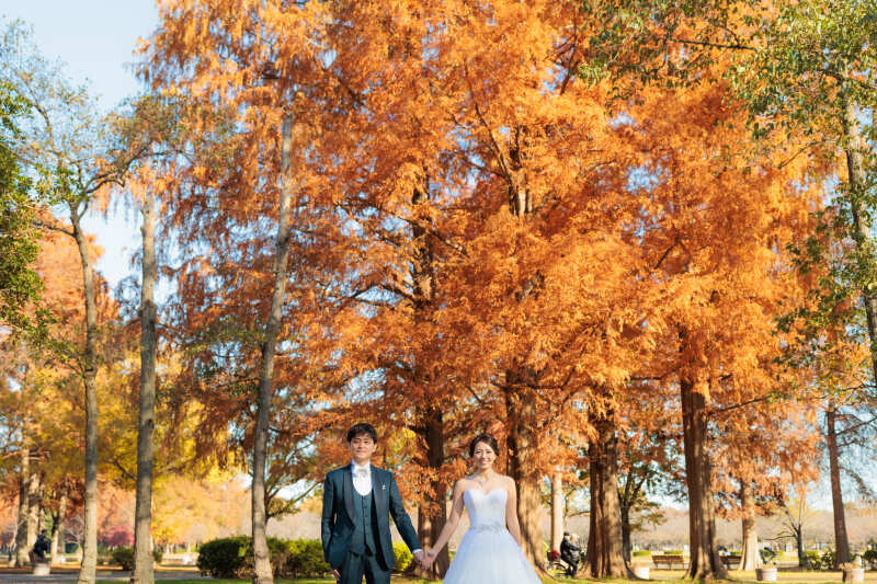 【洋装＊紅葉ロケーションフォト】新郎新婦洋装1着ずつ,ヘアメイク,データ100カット,全データレタッチ付き,移動費,撮影申請費込