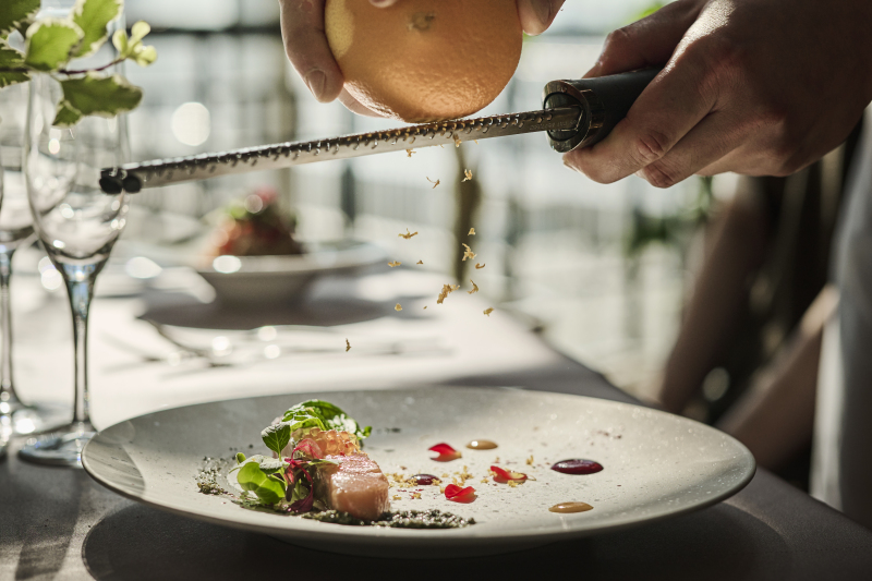 【チャペルフォト&レストラン食事付き6名様プラン】レストランルーク| チャペル・館内撮影+会食ランチコースプラン