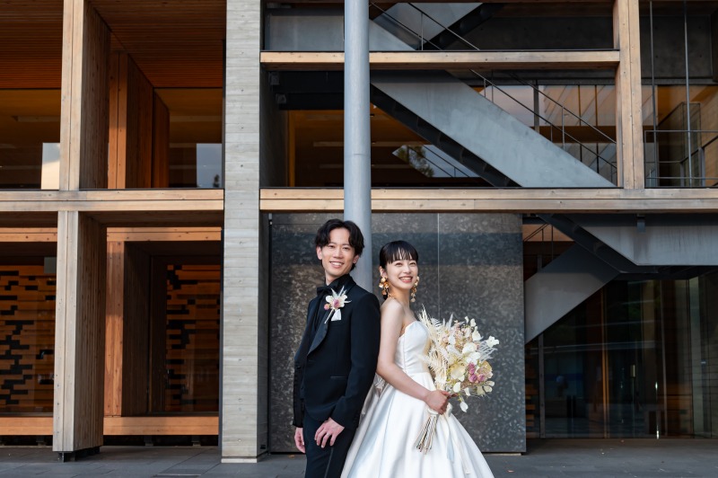 【選べる｜ウェディングドレス&times;ロケーションフォト】上質ドレス&times;タキシード、ヘアメイク、ロケーション移動・申請費、データ100枚付