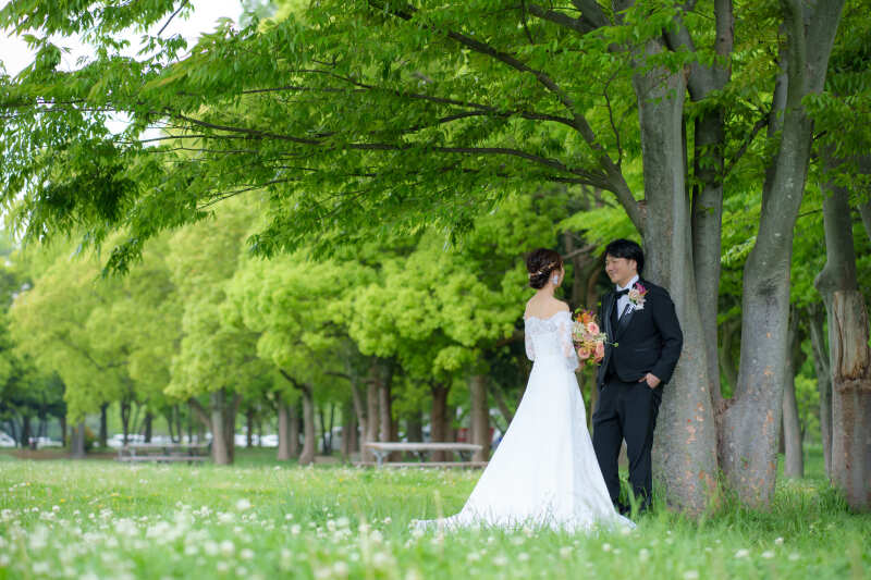 【新緑ロケーションフォト】上質ドレス×タキシード,ヘアメイク,データ100枚,移動費,撮影申請費込