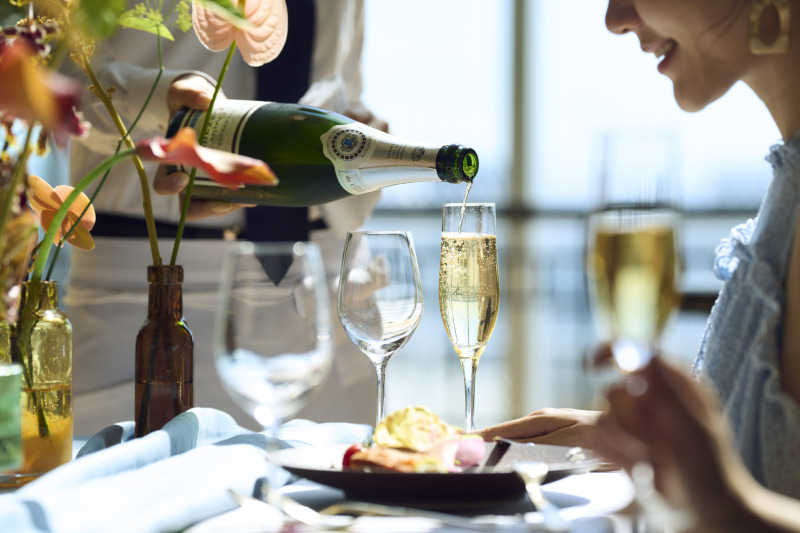 ◆6月撮影まで特別価格【チャペルフォト&お食事6名プラン】レストランルーク｜ ドレス&times;タキシード、ヘアメイク、データ100枚付