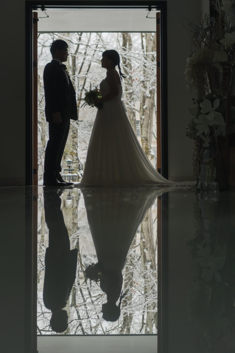 最後は雪とおふたりを綺麗に映して