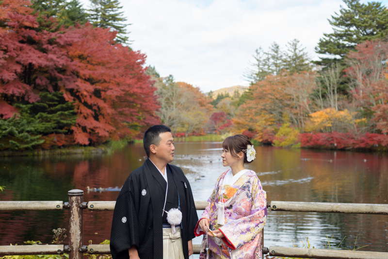 雲場池をバックに