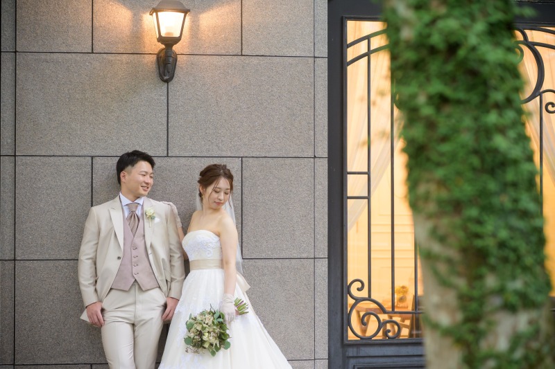 ご披露宴会場の明かりとともに