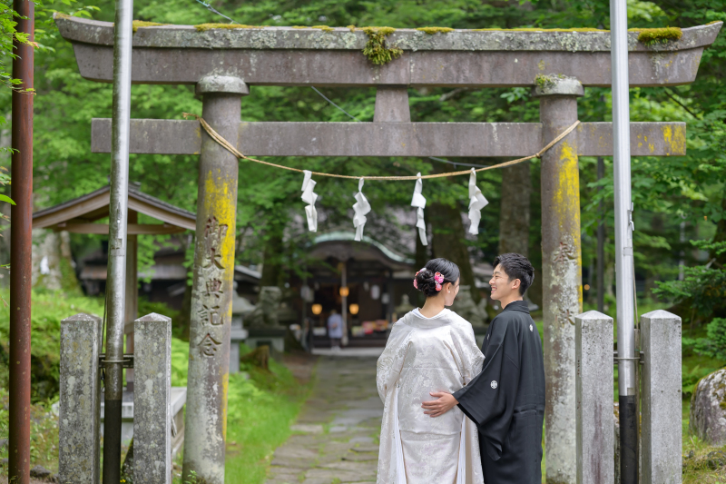 まずは諏訪神社へ