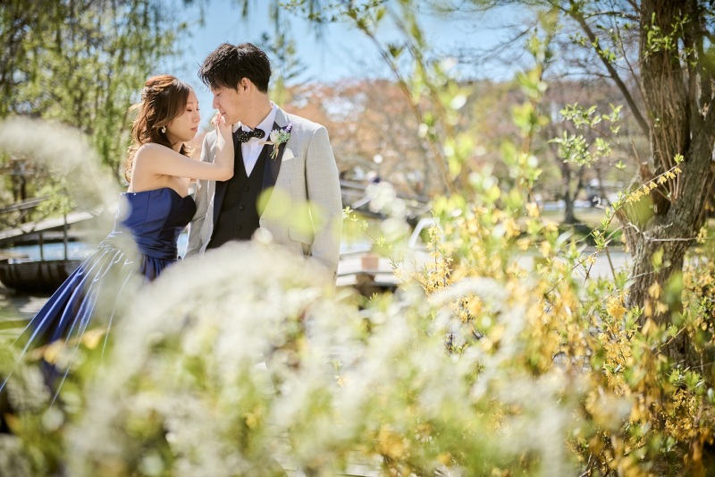 春の植物に囲まれながら