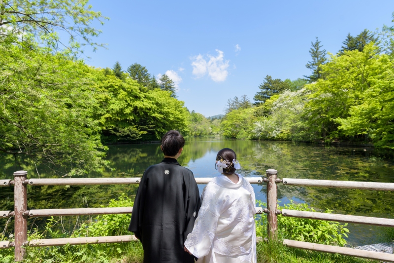 背景に