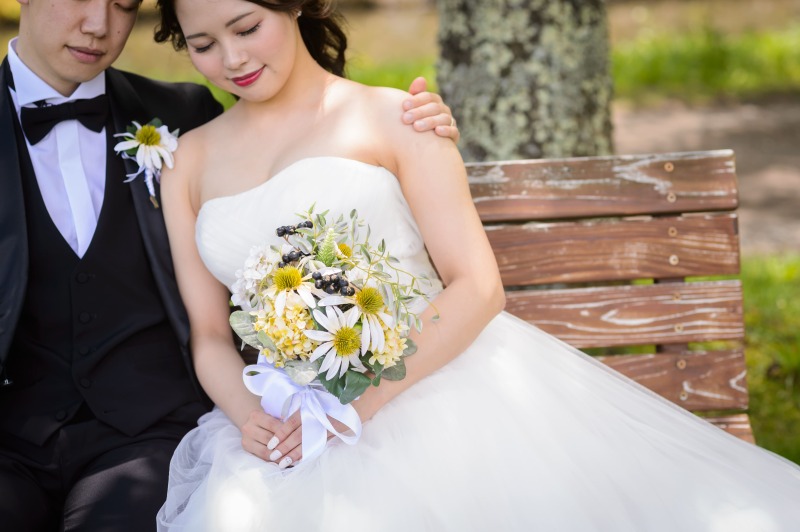 肩を寄せ合うおふたり