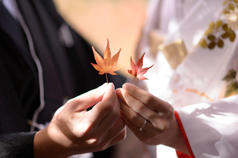 指輪と紅葉